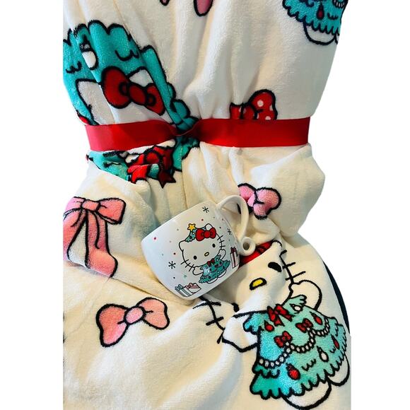 Hello Kitty Christmas 2 pack throws one pink and one white with matching coffee - Picture 2 of 12